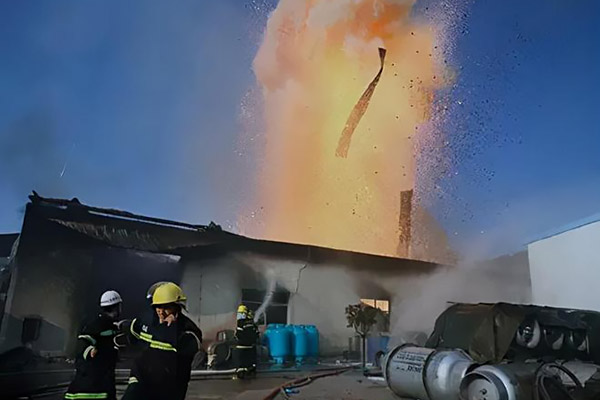 布袋除尘器积尘量过大爆炸事故
